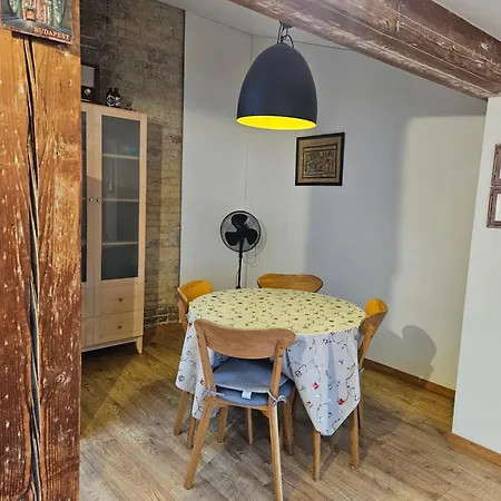 An Awesome Penthouse Near The Center 아파트 *